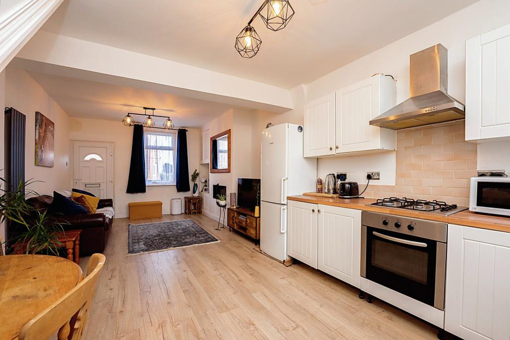 Lounge / Kitchen