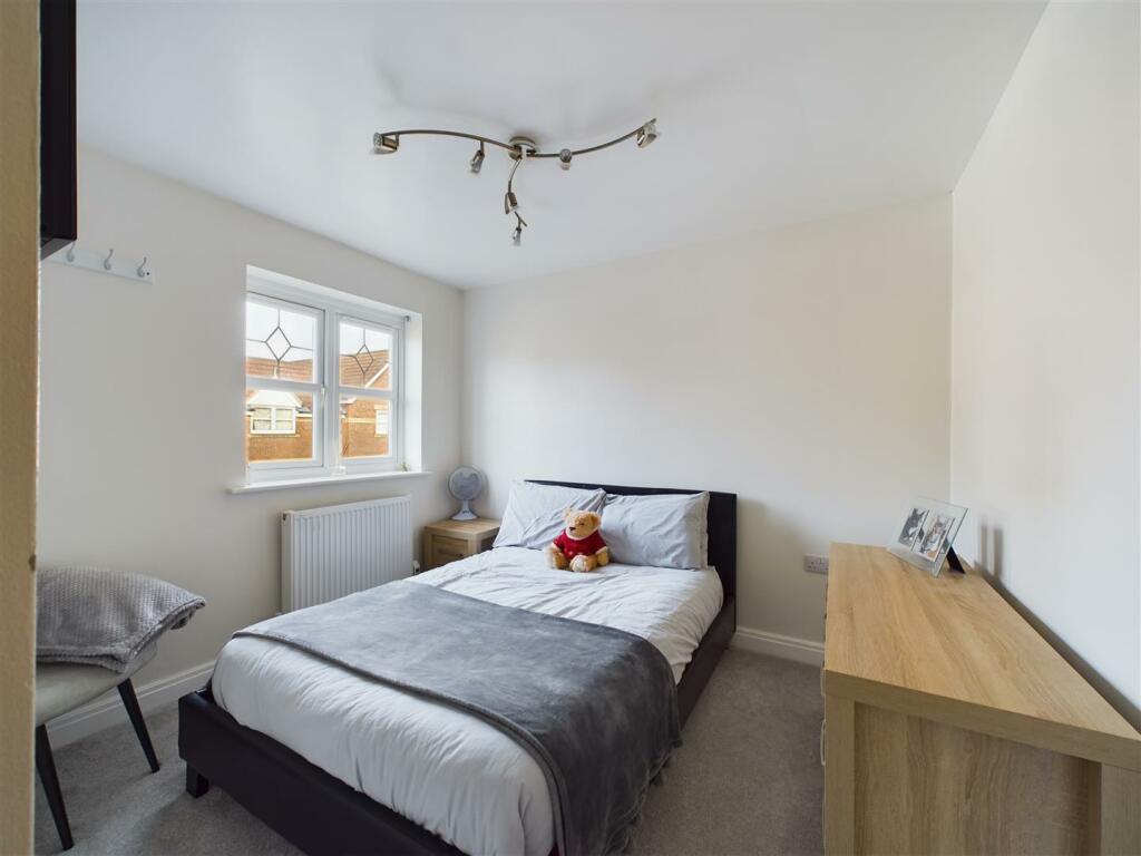BEDROOM 2