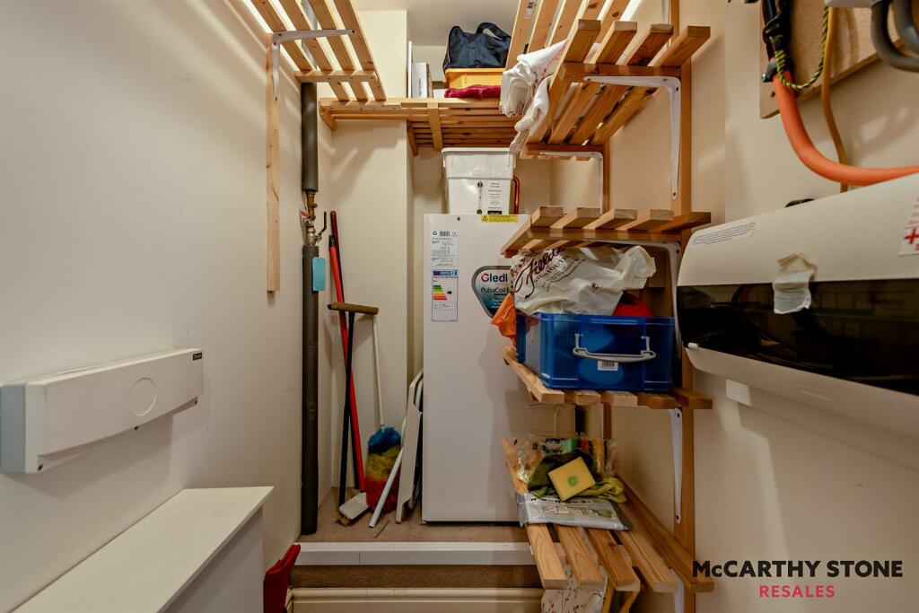 8596840-interior05-800.JPG