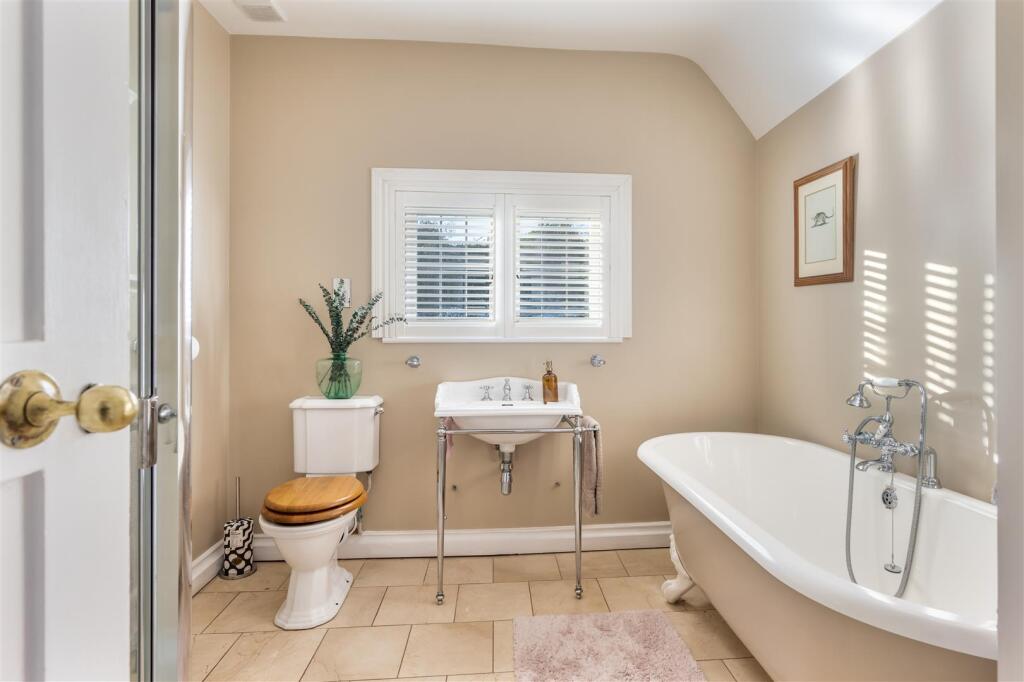 fam bathroom .jpg