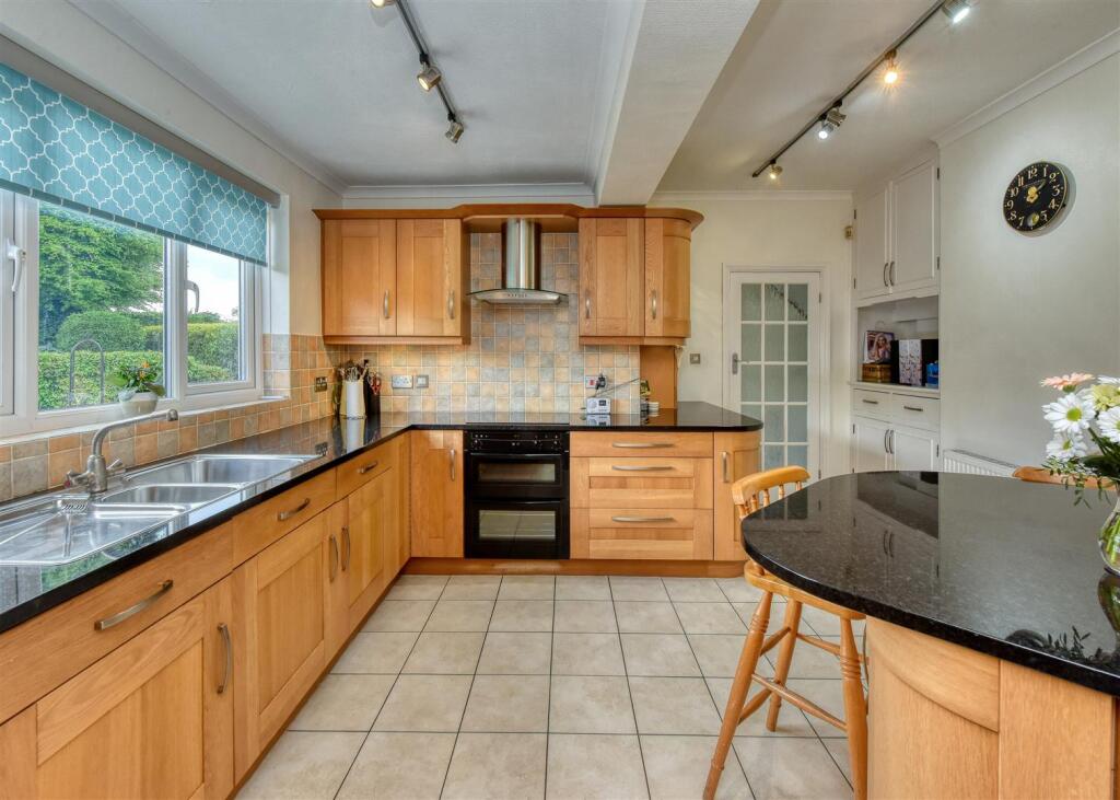 4 Springhill Park-Kitchen.jpg