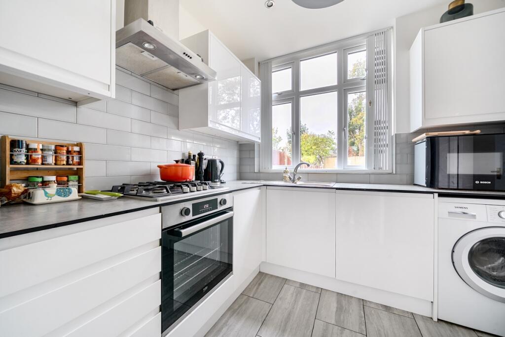 1365306-7-68ecf39...