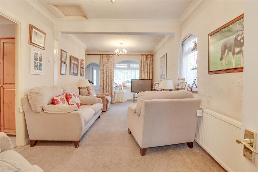 4 PAGE ROAD BOWERS GIFFORD-15.jpg