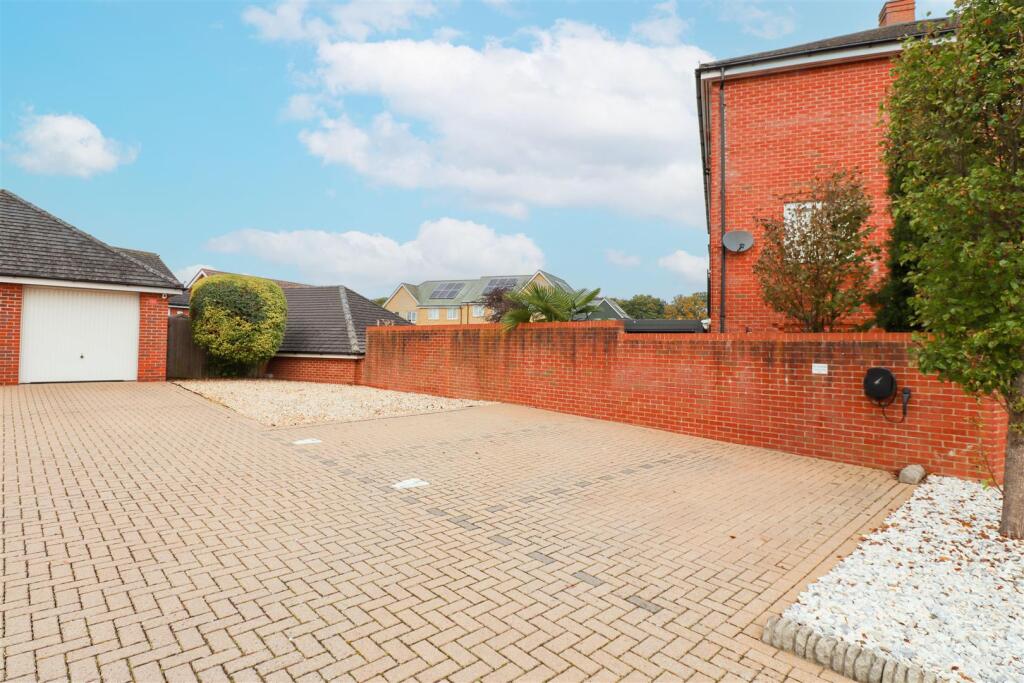 Garage &amp; Parking