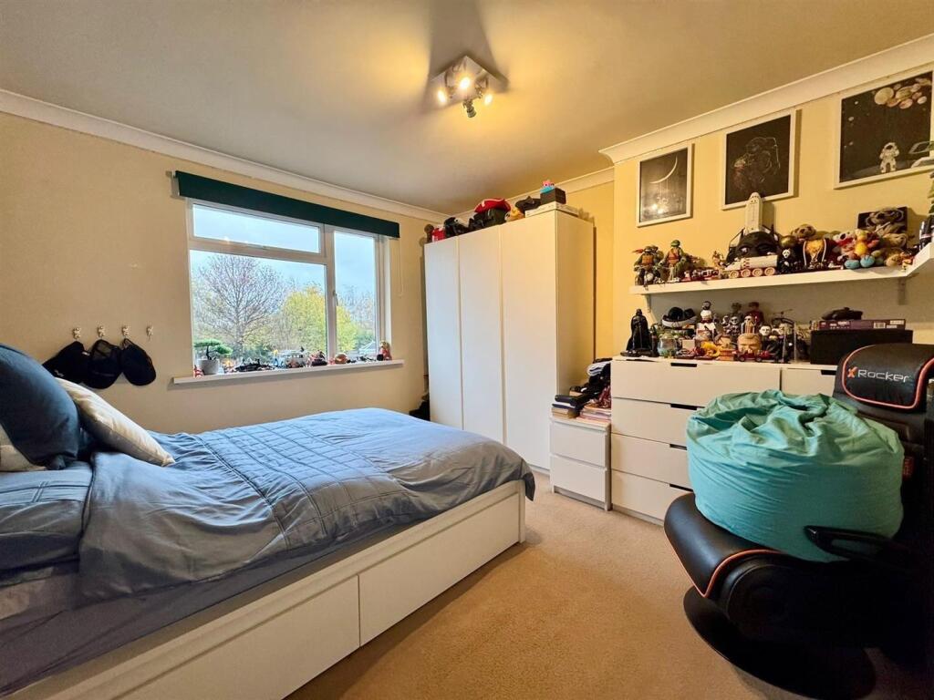 Bedroom 2 (2).jpg