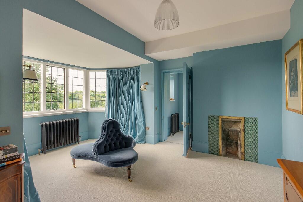 Bed 1 - sitting area