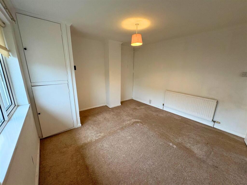 Bedroom 1b (edit).jpg