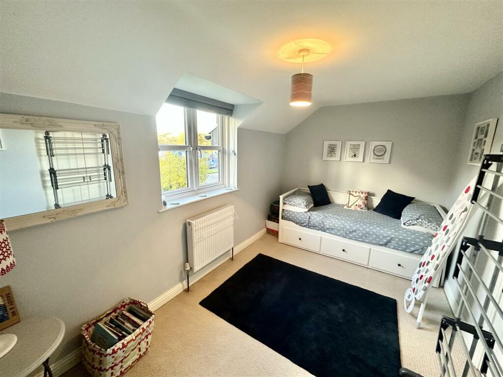 Front Double Bedroom 3