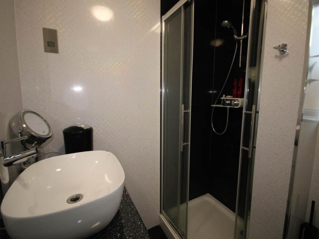 En suite (2)