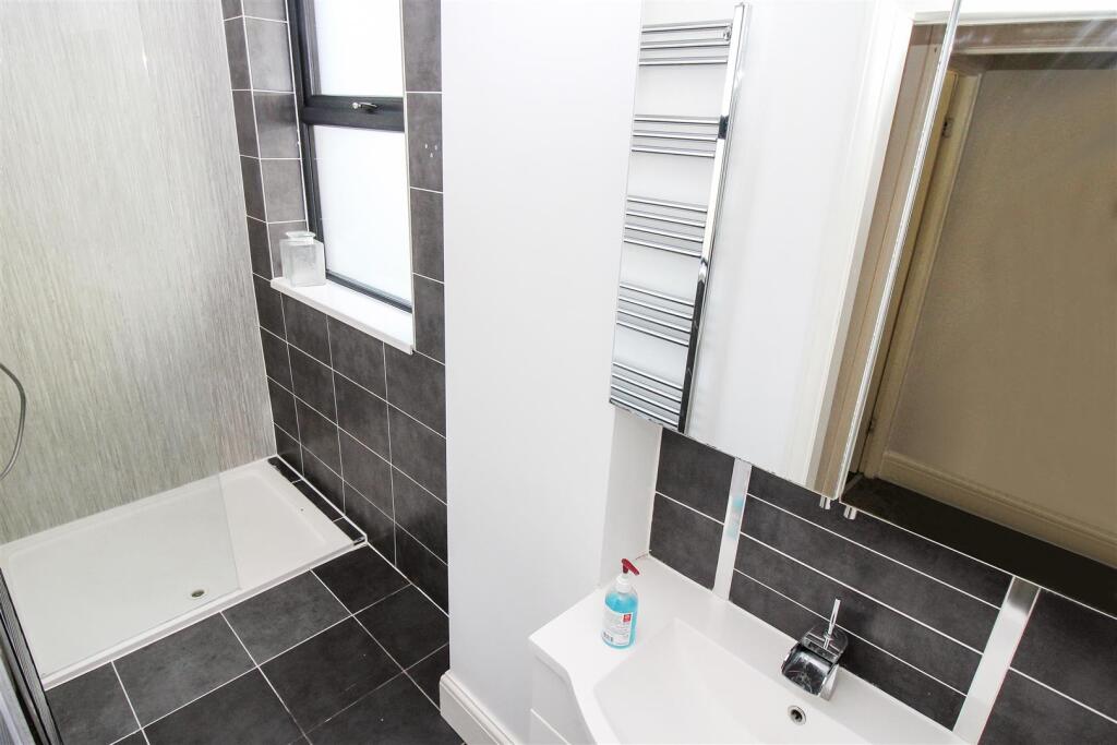 Shower Room.jpg
