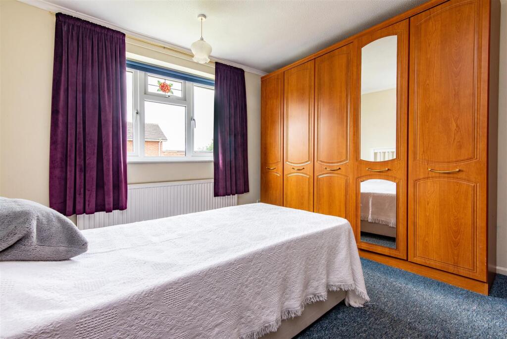 8 Morton Close-17.jpg