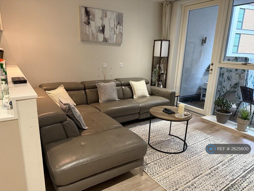 Kitchen/ Living Room