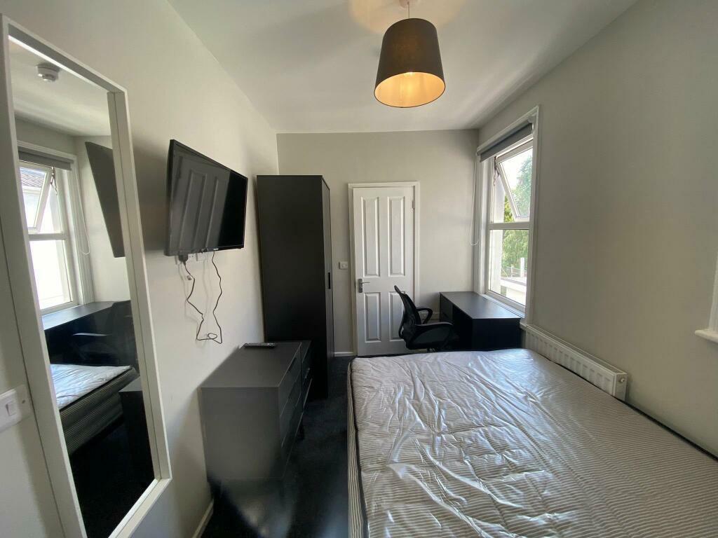 Bedrom 4.jpeg
