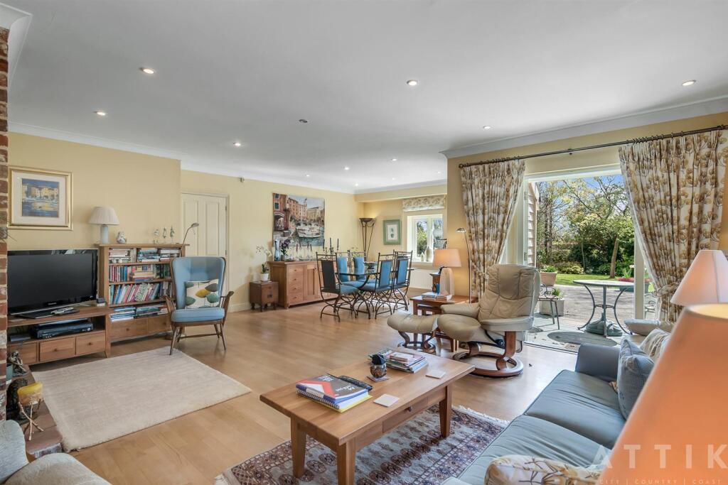 2 Hanbury Close, Halesworth IP19 8DG (42).jpg