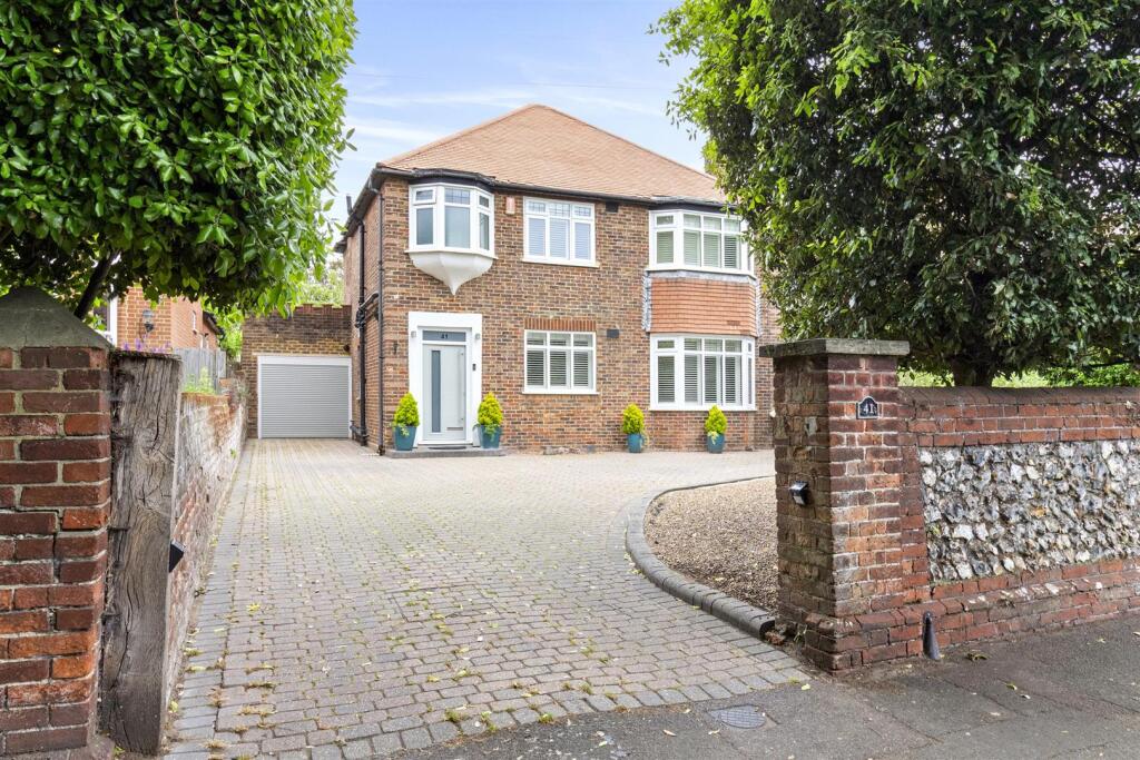 Chesswood Road, 41-029.JPG