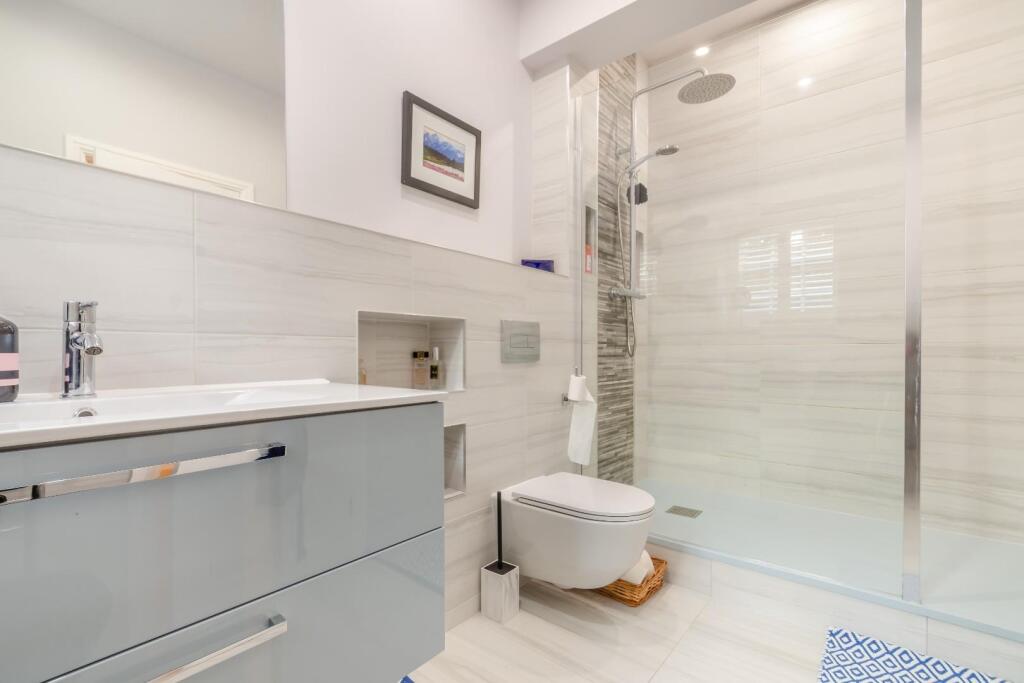 8627263-interior44.jpg