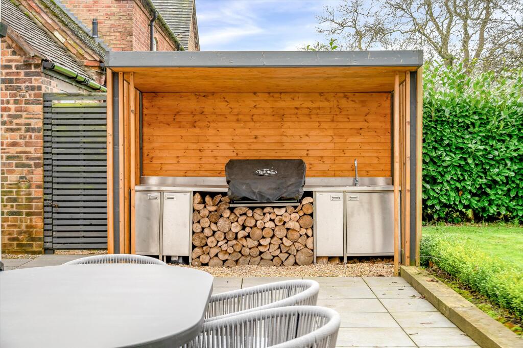 Outdoor Kitchen