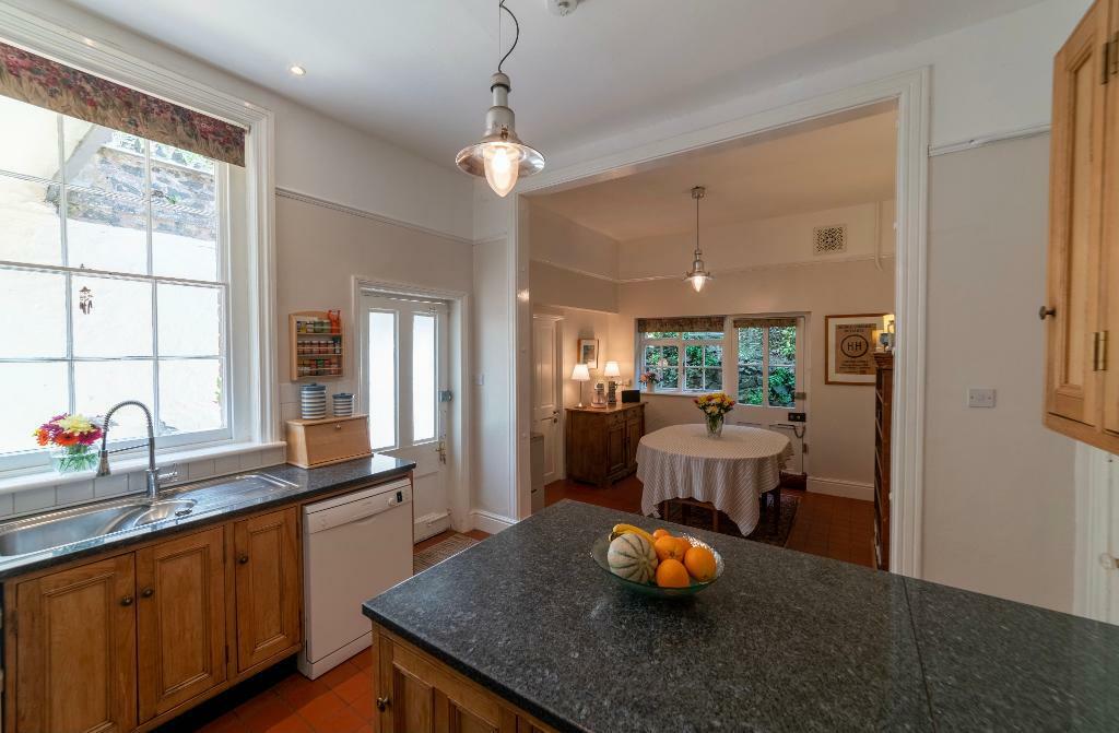 Super eat in kitchen, door to terrace