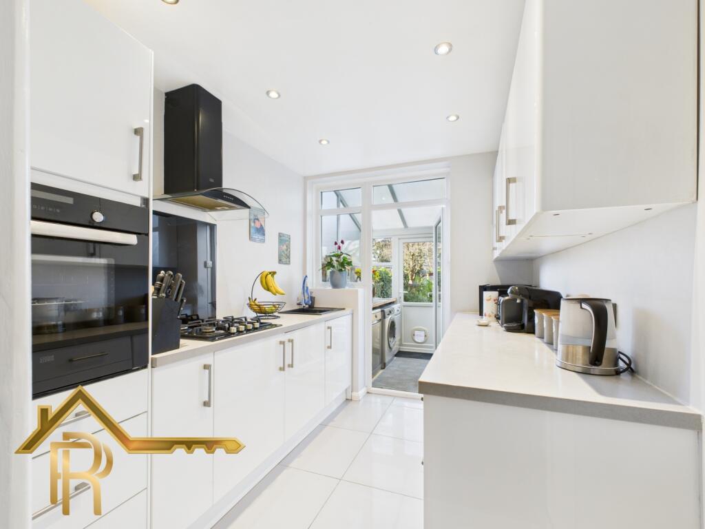 CAM03016G0-PR0048-STILL009