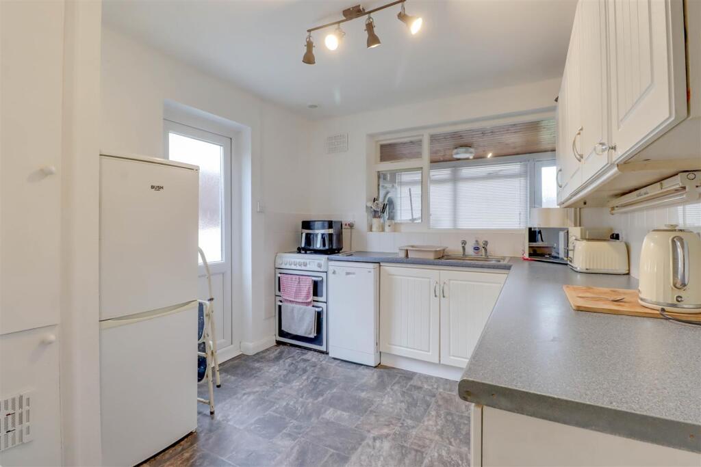 28 GRANGE ROAD WICKFORD-4.jpg