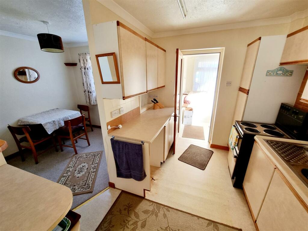 Kitchen &amp; Dining