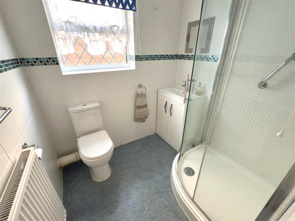 SHOWER ROOM.jpg