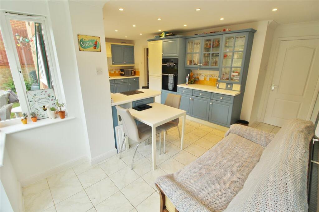 BREAKFAST KITCHEN