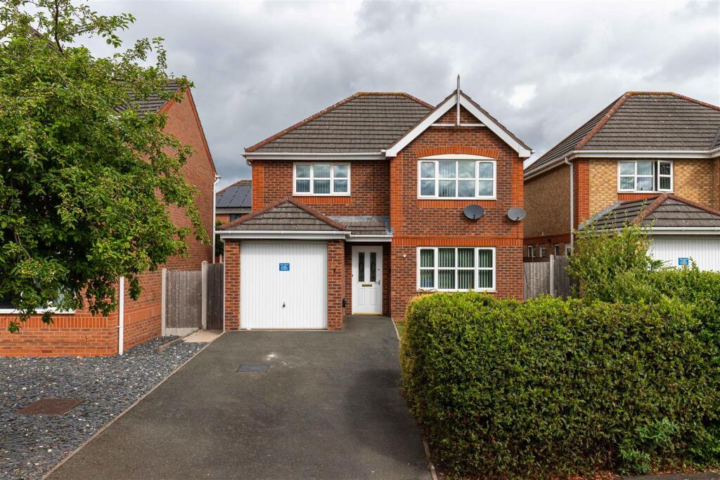 9 Lakeside Close-15.jpg