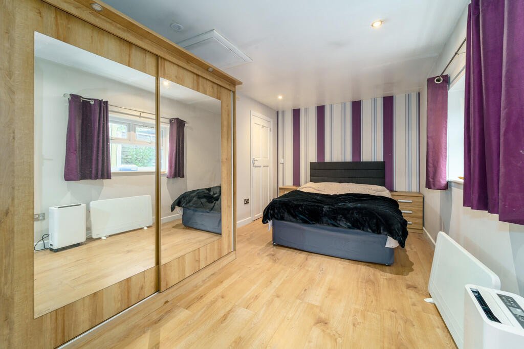 Bedroom in bungal...