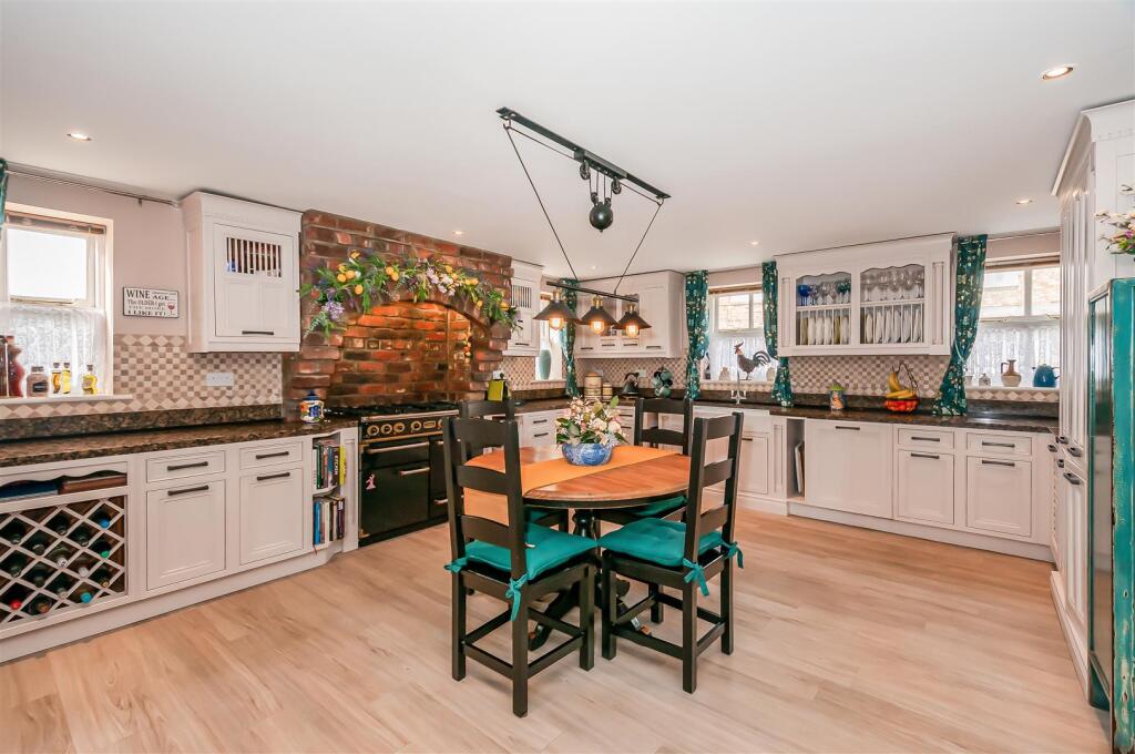 LIVING KITCHEN/ DINER