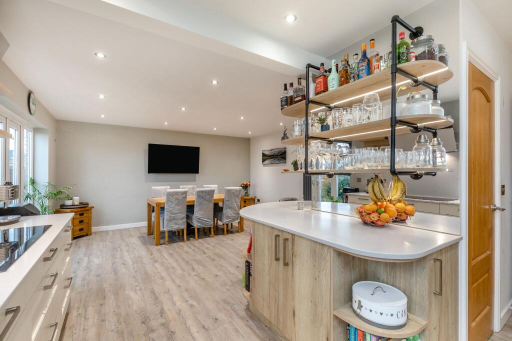 Kitchen / dining room