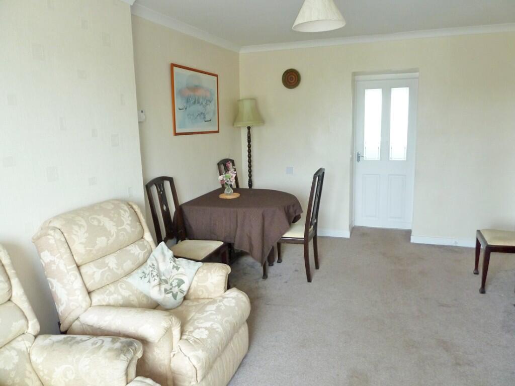 Lounge/dining room