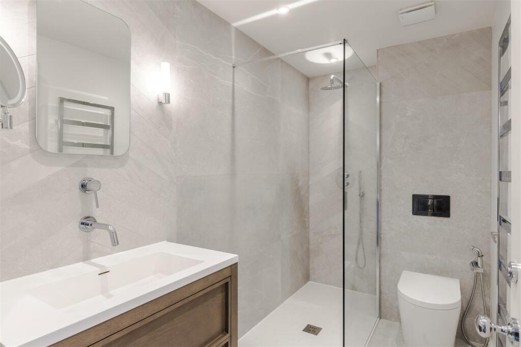 shower Room-2.jpg