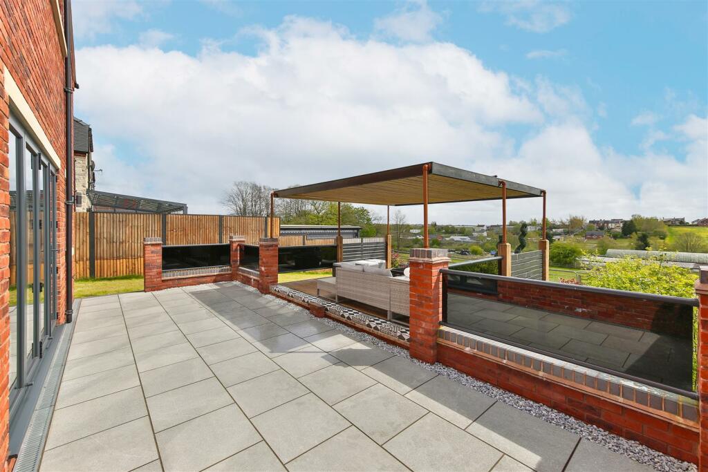 Patio2.jpg