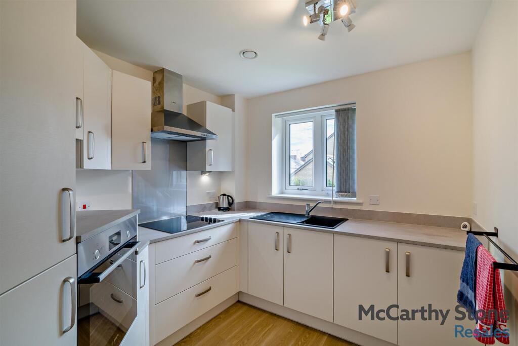 Kitchen: