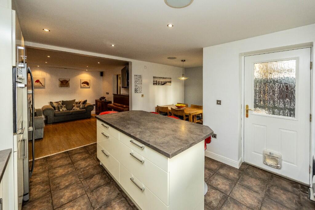 Kitchen/Dining