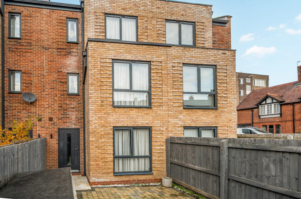 1373053-10-6908c7...