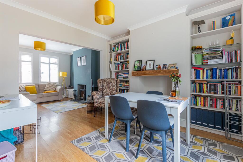 Hawthorn Road East 7-7.jpg