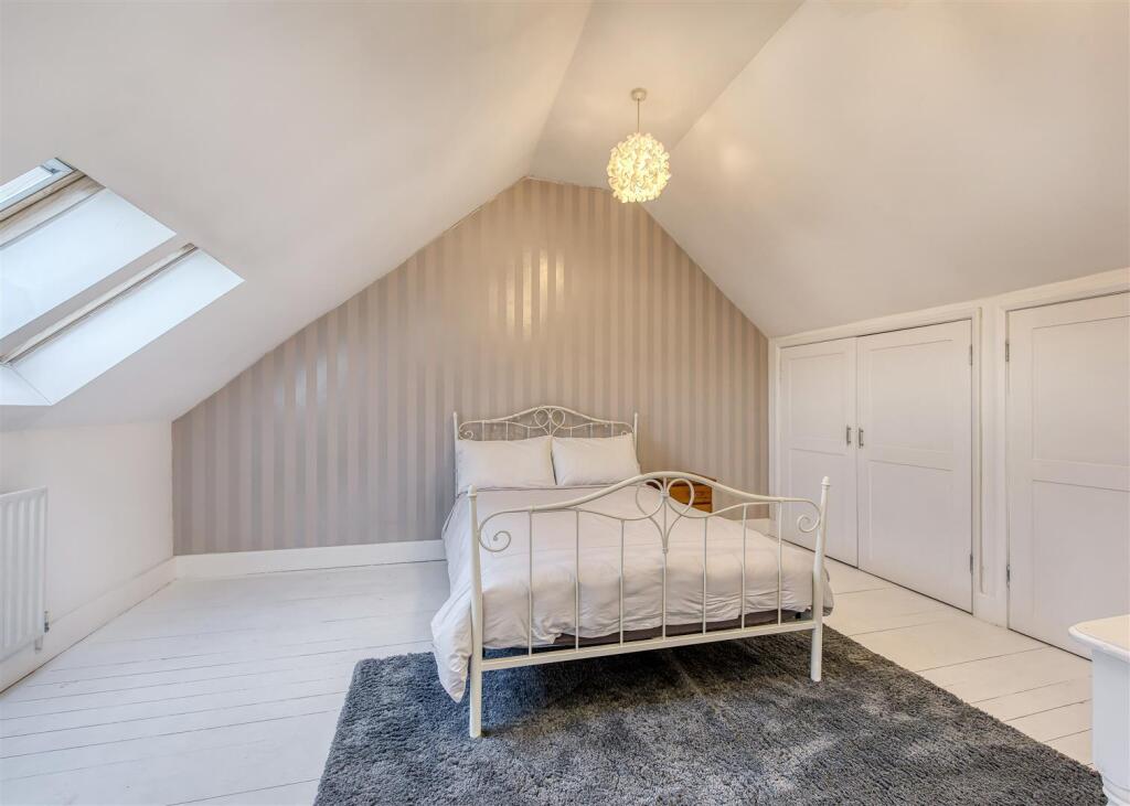 6 Engleton Lane-bed5.jpg