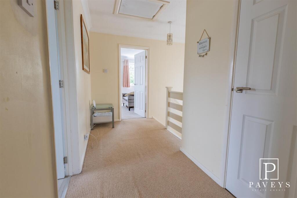FIRST FLOOR LANDING