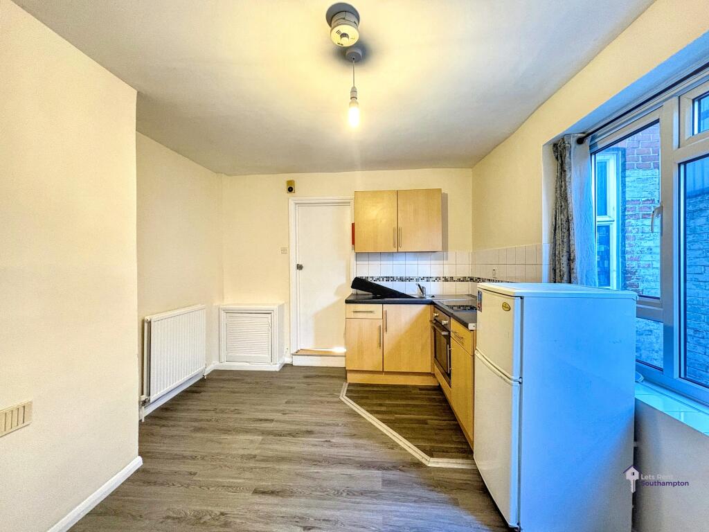 60 Denzil Avenue Southampton, SO14