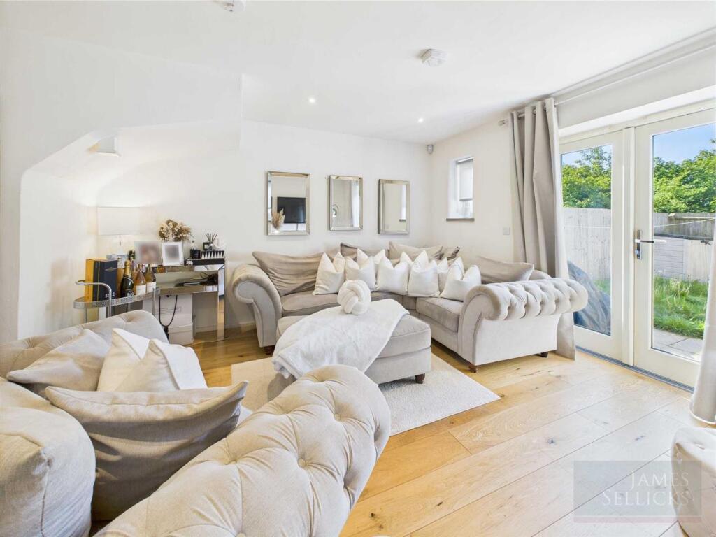 Sitting room / dining room