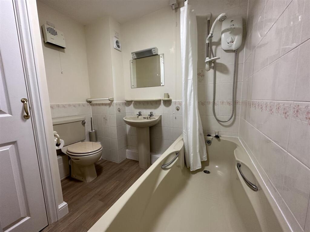 4 Kingswater bathroom.jpeg