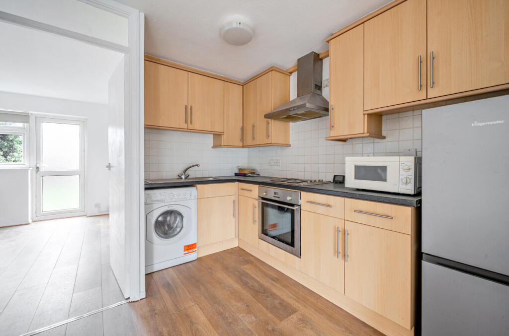 1372607-8-68fa1f9...