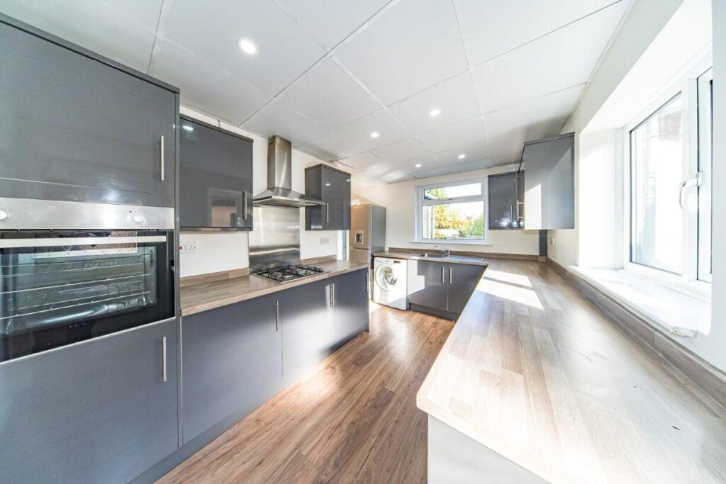 55 Fairholme Avenue kitchen.jpg