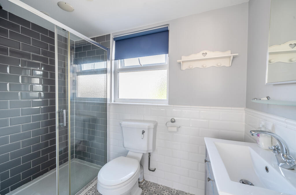 3-682218ec793e7-1...