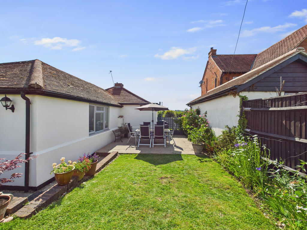 CAM01354G0-PR0520-STILL016