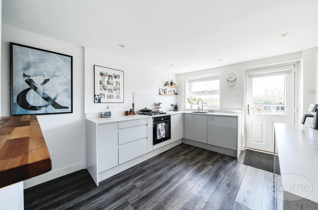 65222b24-5e52-411...