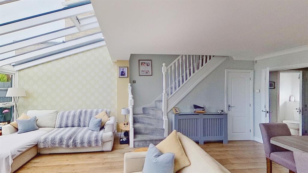 OPEN PLAN LIVING SPACE