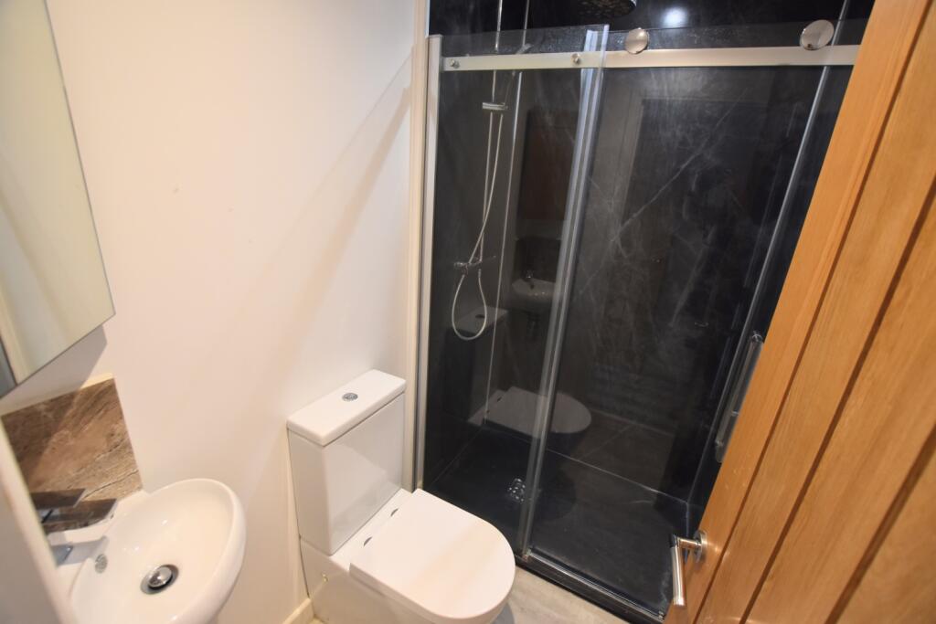 14 Huntingbrooke en-suite